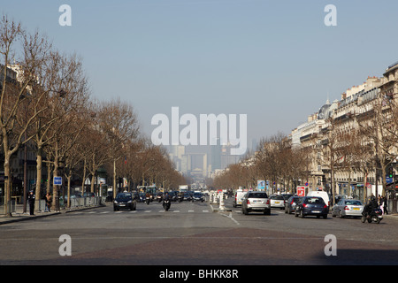 Auf der Suche nach unten Av De La Grande Armee, Paris, Frankreich Stockfoto