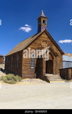 Vertikale Frontalansicht der Methodistenkirche Bodie, Kalifornien Stockfoto