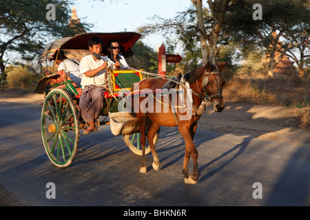 Myanmar, Burma, Bagan, Pferdewagen, Stockfoto