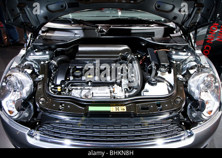 Mini Cooper Motor Haube Stockfotografie - Alamy
