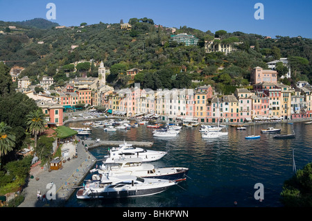 Panorama von Portofino, berühmte Kleinstadt im Mittelmeer, Italien Stockfoto