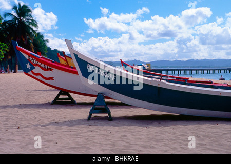 Niedrigen Winkel Blick auf Puerto Rico Angelboote/Fischerboote Stockfoto