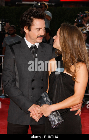 ROBERT DOWNEY JR. SUSAN DOWNEY TROPIC THUNDER LOS ANGELES CA USA PREMIERE 11. August 2008 Stockfoto