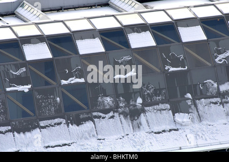 Dach des Herbert Geschichte Centres mit Schnee, Coventry, England, UK Stockfoto