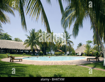 El Salvador. Pool von Club Atami. Küste der Abteilung La Libertad. Stockfoto