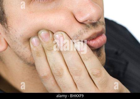 Nahaufnahme der junge Mann; s hand über Mund Stockfoto