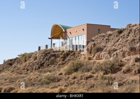 Joe Skeen Visitor Center befindet sich auf einem bluff mit Blick auf Bitter Lake National Wildlife Refuge, in der Nähe von Roswell, New Mexico. Stockfoto