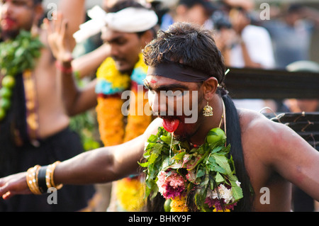 Pilger am Thaipusam Malaysia 2010 wird besessen, Thaipusam ist eine hinduistische Festival vor allem von der tamilischen Gemeinschaft gefeiert. Stockfoto