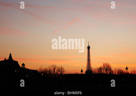 Der Eiffelturm bei Nacht, Paris, Frankreich Stockfoto