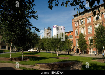 Chetham es School of Music, Manchester Kathedrale und das Premier Inn in Manchester Stockfoto