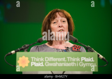 Jill Evans MEP Plaid Cymru Adressierung der Partei 2010 Spring Conference, Cardiff, Südwales, UK Stockfoto