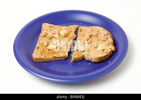 Englische Zartheit der eingemachten braun Garnelen in Butter auf Toast. Stockfoto