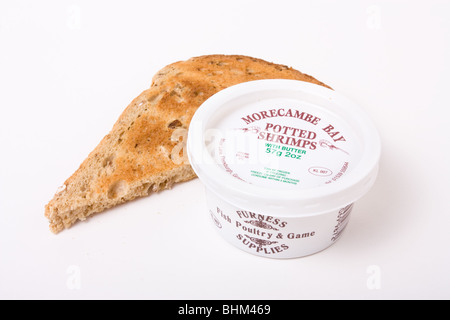 Englische Leckerbissen der Morecambe Bay vergossen braune Garnelen in Butter auf Toast. Stockfoto