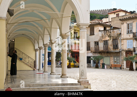 er Kirche von Agios Georgios (St. Georg) und in der Altstadt von Nafplion, Argolis, Peloponnes, Griechenland. Stockfoto