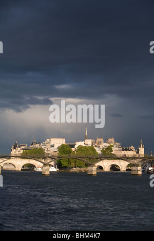 Pont Neuf, Ile De La Cite, Ufer, Pont des Arts, Paris, Frankreich Stockfoto