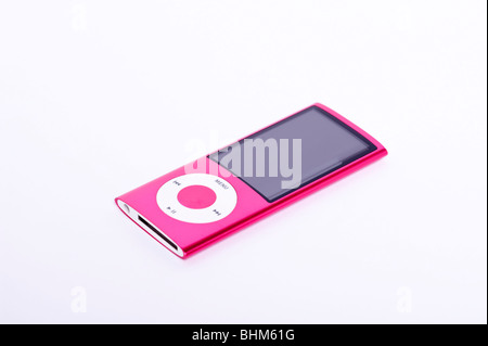 Ein Ipod Nano 5th Generation digitalen Musik-Player mit Video-Kamera auf einem weißen Hintergrund Stockfoto