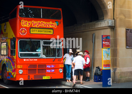 Cabrio-Doppeldecker-Touristenbus Stockfoto