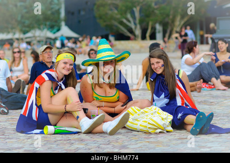 Junge Tennis-Fans in australischen Farben gekleidet Stockfoto