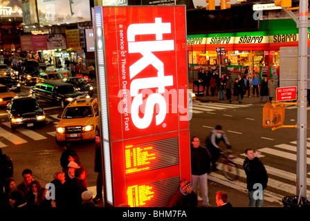 TKTS Ticketstand verkauft Broadway und Off-Broadway-shows zu ermäßigten Preisen, Times Square, New York City Stockfoto