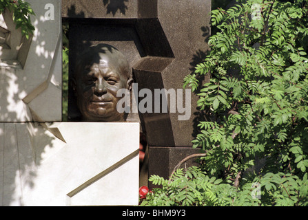 Grabstein von Nikita Chruschtschow auf dem Nowodewitschi-Friedhof, Moskau, Russland Stockfoto