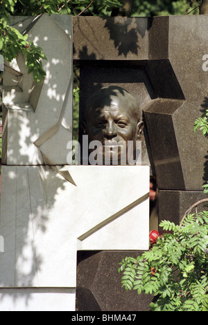 Grabstein von Nikita Chruschtschow auf dem Nowodewitschi-Friedhof, Moskau, Russland Stockfoto