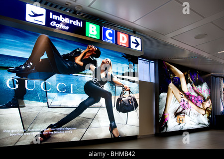 Gucci Mode Mann Frau Junge Edel Flughafen Rom Stockfoto
