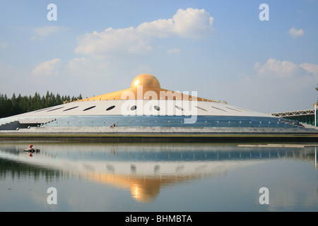 Buddhistischer Tempel in der Nähe von Bangkok Vororte, Thailand. Stockfoto