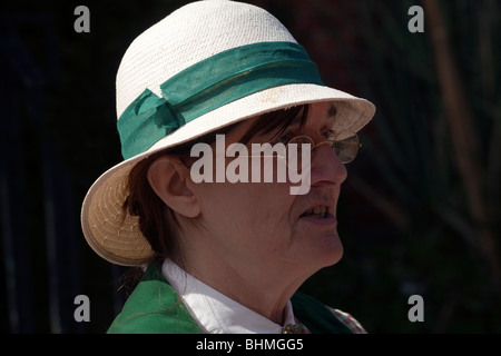 Ein freiwilliger Schauspieler in den Charakter einer traditionellen Dame Stockfoto