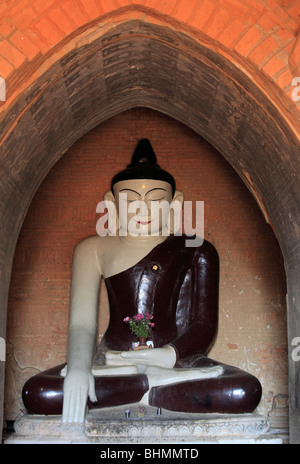 Myanmar, Burma, Bagan, Tayok Pye Pagode; Buddha-Statue; Stockfoto