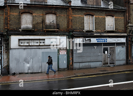 Ladenzeile verfallene Station Road, Croydon. Stockfoto