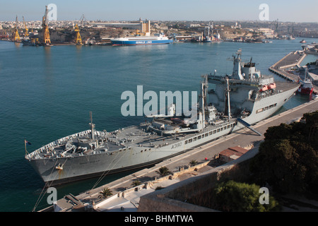 Der royal fleet Auxiliary Naval resupply Schiff wave Herrscher im Großen Hafen von Malta Stockfoto