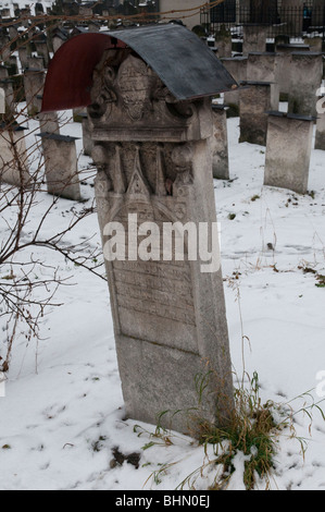 Grabstein auf jüdischen Friedhof von Remuh-Synagoge in Kazimierz Gheto in Krakau Stockfoto