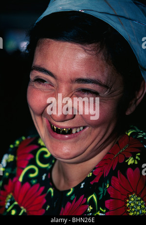 Usbekische Frau in Tracht, Fergana, Usbekistan Stockfoto