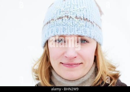 Porträt einer Frau in Winterkleidung gekleidet.  Winnipeg, Manitoba, Kanada. Stockfoto