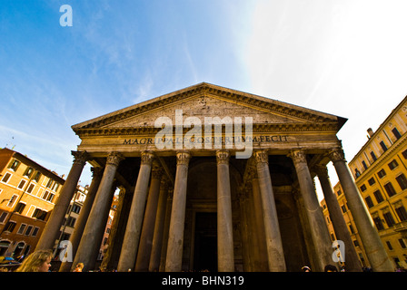 Blick auf das Pantheon von der Straße in Rom, Italien Stockfoto