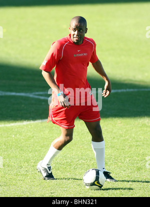 DULE HILL 2009 MIA HAMM & NOMAR GARCIAPARRA Promi Fussball CHALLENGE CARSON LOS ANGELES CA USA 17. Januar 2009 Stockfoto