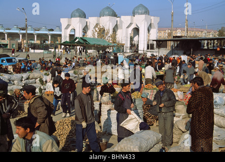 Verkauf von Gemüse am Chorsu Markt, Taschkent, Usbekistan Stockfoto