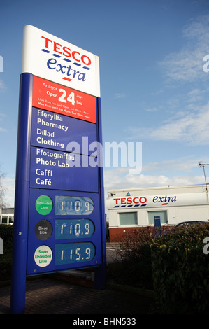 24-Stunden TESCO EXTRA speichern, Newport, South Wales Gwent Stockfoto