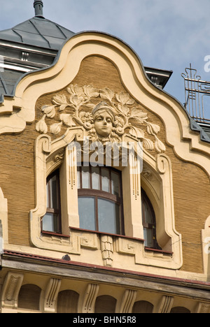 Details der Jugendstil-Fassade des Gebäudes am Piotrkowska-Straße in Łódź, Łódzkie, Polen Stockfoto