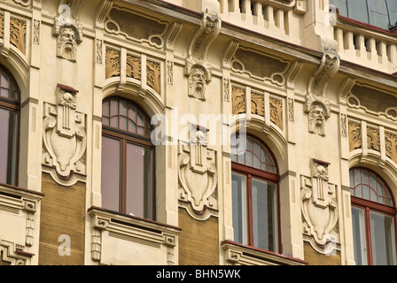 Details der Jugendstil-Fassade des Gebäudes am Piotrkowska-Straße in Łódź, Łódzkie, Polen Stockfoto