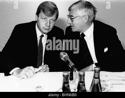 Schwarz-Schilling, Christian, * 19.11.1930, deutscher Politiker (CDU), Bundesminister für Post und Kommunikation 1982 - 1992, halbe Länge, mit Eberhard Diepgen, Regierender Bürgermeister von Berlin, Radioshow, 4.9.1985, Stockfoto