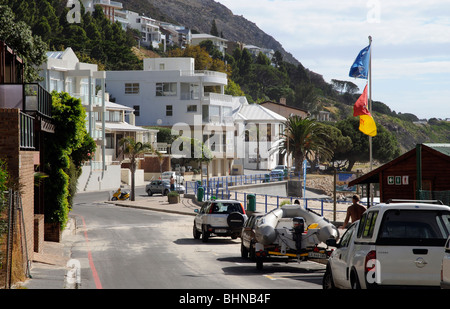 Gordons Bay Südafrika gewählt, ein Strand mit blauer Flagge und eines südlichen Afrika am besten gelegenen Resorts an der False Bay Stockfoto