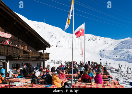 Die Hospiz Alm Bergrestaurant am unteren Rand der Piste in St. Christoph, Skigebiet Arlberg, Vorarlberg, Österreich Stockfoto