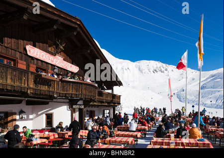 Die Hospiz Alm Bergrestaurant am unteren Rand der Piste in St. Christoph, Skigebiet Arlberg, Vorarlberg, Österreich Stockfoto