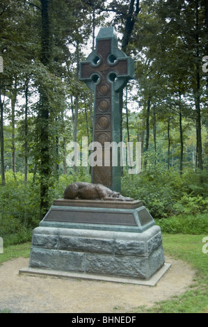 Bild von NY irische Brigade Monument mit Keltenkreuz und Trauer Hund an seiner Basis, Gettysburg National Military Park. Stockfoto