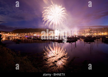 Dartmouth Regatta mit dem berühmten Feuerwerk, Dartmouth Harbour, Devon, England, Großbritannien Stockfoto