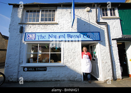 OXFORDSHIRE, VEREINIGTES KÖNIGREICH. Der natürliche Brot Co-Shop in dem Dorf Eynsham, in der Nähe von Witney. 2010. Stockfoto