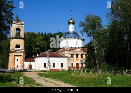 Kirche in der Nähe der Absturzstelle des sowjetischen Kosmonauten Yuri Gagarin (1934-1968) in Novoselovo, Russland Stockfoto