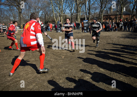 Ehemaliger Rugby-Spieler aus der Gascogne Frankreich spielen gegen französische Köche aus US-Küchen im Central Park in New York Stockfoto