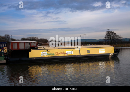 Wohn-Haus-Boote im Yachthafen in Rufford. Lancashire, UK Stockfoto